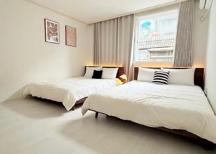 Sindaebang Station 8 Minutes On Foot 20 Minutes By Subway From Hongdae To Gangnam 3 4 Queen Beds 1 Bed Per Person 2 Floor 1 Minute From Convenience Store 아파트 *