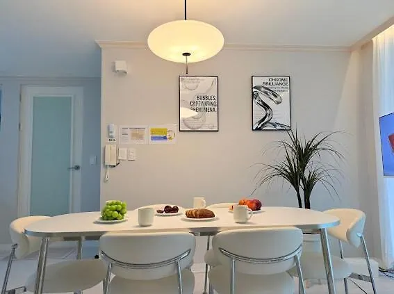 아파트 Sindaebang Station 8 Minutes On Foot 20 Minutes By Subway From Hongdae To Gangnam 3 4 Queen Beds 1 Bed Per Person 2 Floor 1 Minute From Convenience Store *