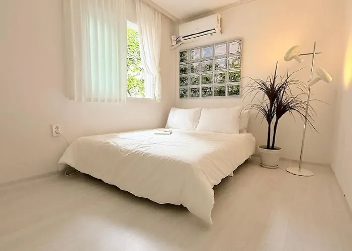 Sindaebang Station 8 Minutes On Foot 20 Minutes By Subway From Hongdae To Gangnam 3 4 Queen Beds 1 Bed Per Person 2 Floor 1 Minute From Convenience Store 아파트 서울특별시