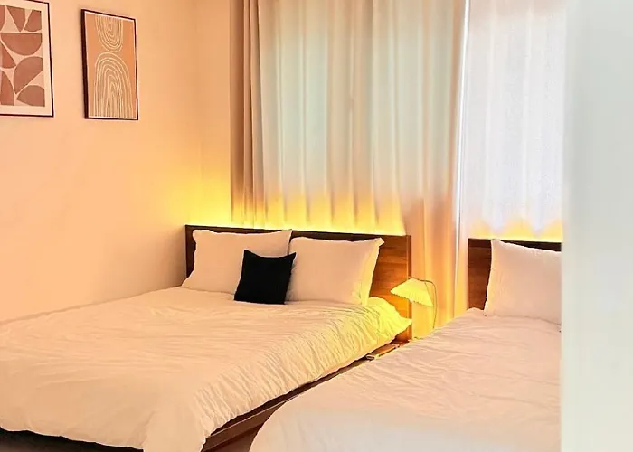 Sindaebang Station 8 Minutes On Foot 20 Minutes By Subway From Hongdae To Gangnam 3 4 Queen Beds 1 Bed Per Person 2 Floor 1 Minute From Convenience Store 아파트 *