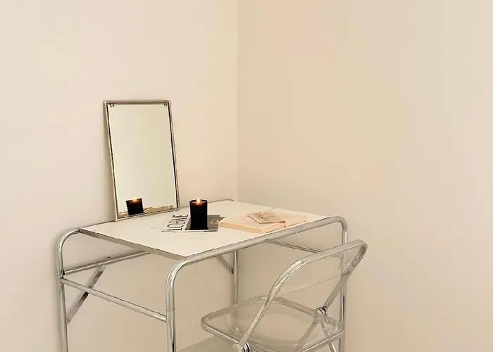 Sindaebang Station 8 Minutes On Foot 20 Minutes By Subway From Hongdae To Gangnam 3 4 Queen Beds 1 Bed Per Person 2 Floor 1 Minute From Convenience Store 서울특별시