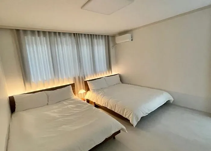 아파트 Sindaebang Station 8 Minutes On Foot 20 Minutes By Subway From Hongdae To Gangnam 3 4 Queen Beds 1 Bed Per Person 2 Floor 1 Minute From Convenience Store