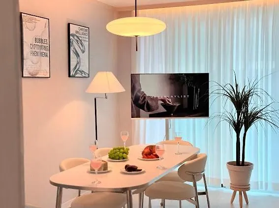 아파트 Sindaebang Station 8 Minutes On Foot 20 Minutes By Subway From Hongdae To Gangnam 3 4 Queen Beds 1 Bed Per Person 2 Floor 1 Minute From Convenience Store 서울특별시