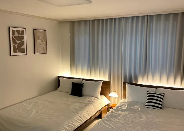 Sindaebang Station 8 Minutes On Foot 20 Minutes By Subway From Hongdae To Gangnam 3 4 Queen Beds 1 Bed Per Person 2 Floor 1 Minute From Convenience Store 아파트 서울특별시