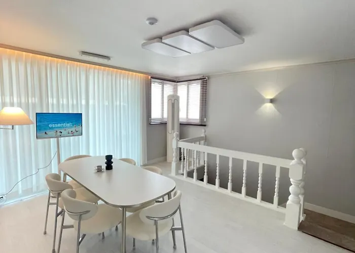 아파트 Sindaebang Station 8 Minutes On Foot 20 Minutes By Subway From Hongdae To Gangnam 3 4 Queen Beds 1 Bed Per Person 2 Floor 1 Minute From Convenience Store *