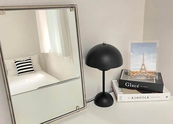 Sindaebang Station 8 Minutes On Foot 20 Minutes By Subway From Hongdae To Gangnam 3 4 Queen Beds 1 Bed Per Person 2 Floor 1 Minute From Convenience Store * 서울특별시