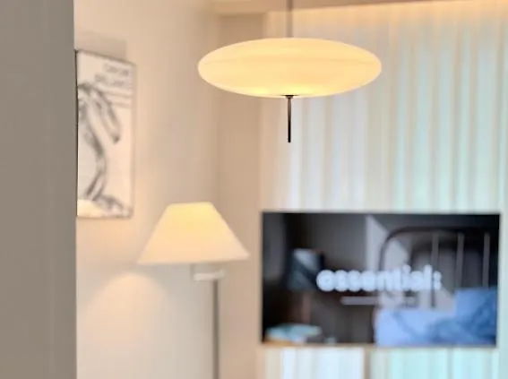 Sindaebang Station 8 Minutes On Foot 20 Minutes By Subway From Hongdae To Gangnam 3 4 Queen Beds 1 Bed Per Person 2 Floor 1 Minute From Convenience Store
